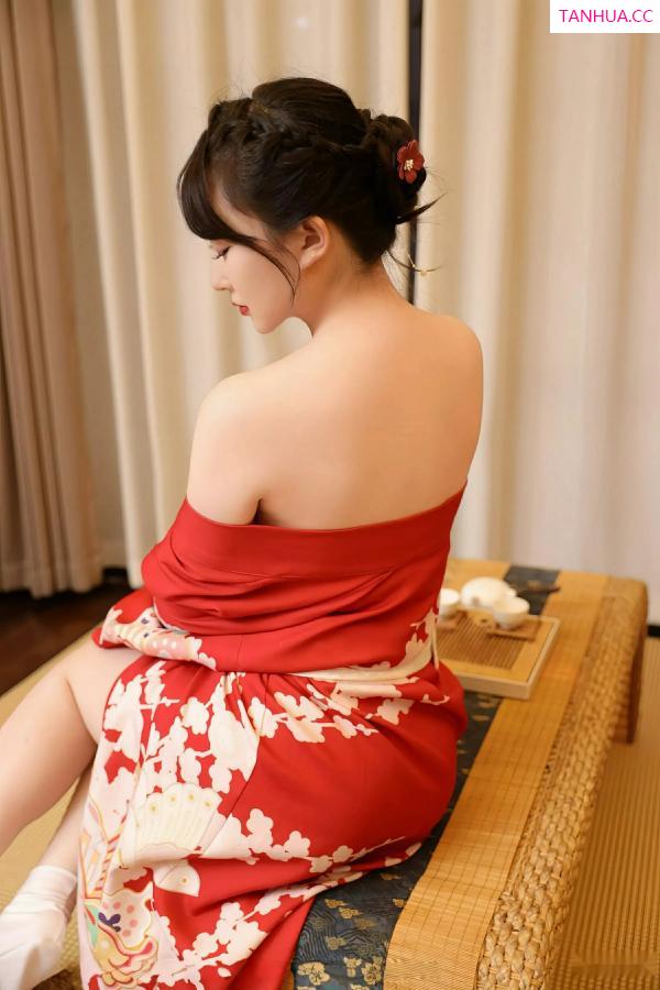   [XiuRen]高清写真图 2025.08.06 No.10624 李沁恩lrene 性感红色第14张图片